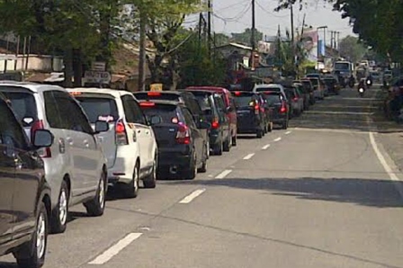 Akses Menuju Anyer Macet Parah Respublikaid